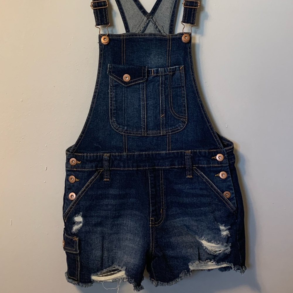 Nice summer bibs denim shorts.